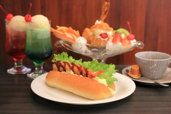 レトロな名古屋喫茶を再現。モーニングから夜カフェまで楽しめる「喫茶 ボン・ヴォヤージュ」が名古屋駅構内にオープン