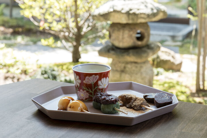 老舗の和スイーツでほっとひと息。金沢・長町武家屋敷跡「和菓子 村上 長町店」