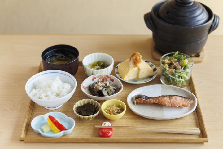 京都旅の朝食は「旬菜 いまり」で、土鍋の炊きたてごはんとおだしの効いたおばんざい