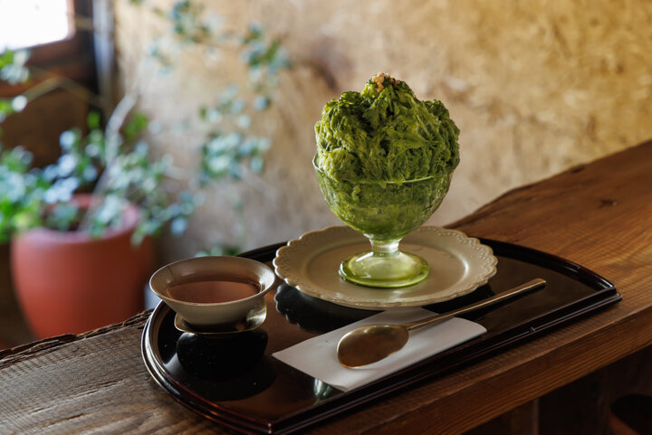 自慢のお茶をかき氷などで味わえる茶房も人気。愛知・岡崎の「産地問屋 宮ザキ園」