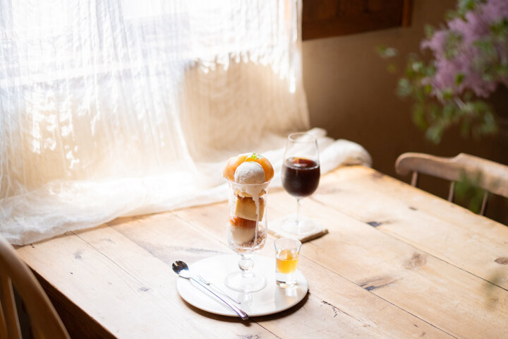 季節のパフェを味わいに♪ アンティークに囲まれて、時間を忘れて過ごしたくなるカフェ/浅草「annorum cafe」