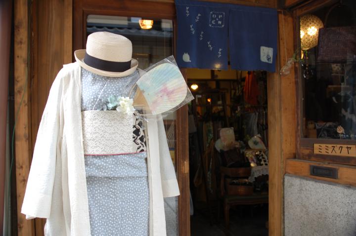 ワンピース感覚で楽しめる、洋服生地の着物が人気！京都の着物と和小物 ...
