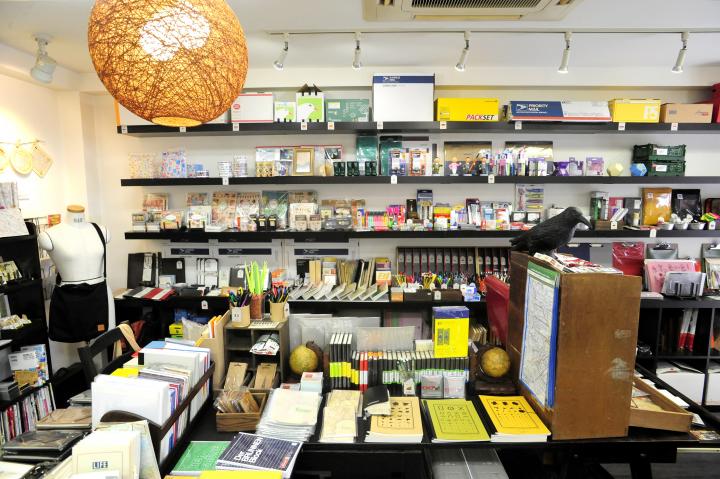 持ち歩きたくなる道具がいっぱいの「旅を感じる文具雑貨店 旅屋」