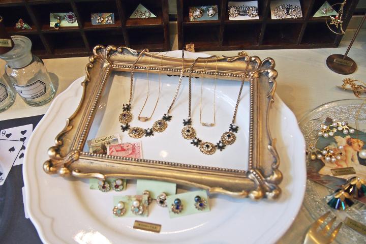 神戸・乙仲通りで見つけた、アンティーク風ジュエリー・ショップ