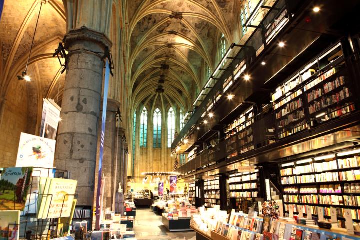 「世界で最も美しい本屋」に選ばれたオランダ・マーストリヒトの本屋さん
