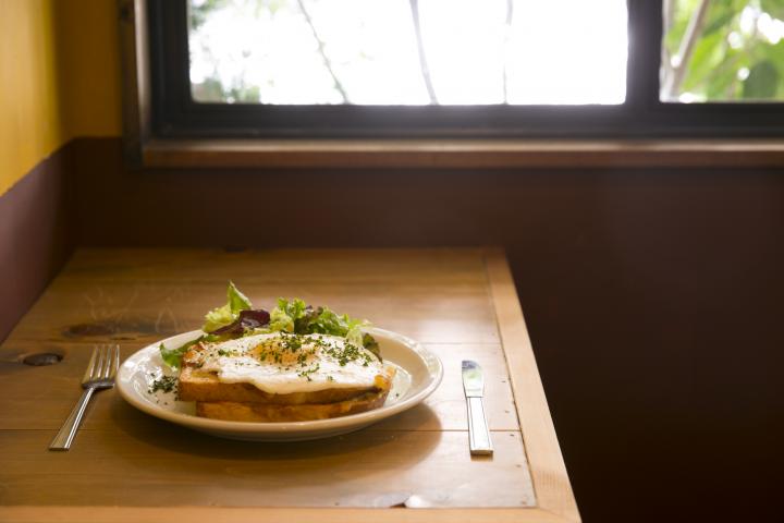 焼きたてパンの香り漂う「アネ」で過ごすカフェ時間