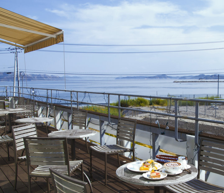 瀬戸内海に浮かぶ島々を眺めながらゆったりランチを。岡山のシーサイドカフェ「シーレイ」