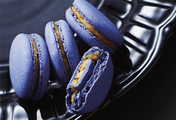 フェリシモ『幸福のチョコレート』に、“魅惑の「青チョコ・マカロン