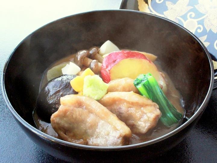 金沢に行ったら味わいたい♪ 郷土料理“治部煮”が評判の食事処「壺屋壷亭」