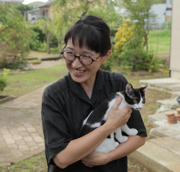 いつものごはんがパッと華やぐ。人気陶芸作家・矢板緑さんの器とテーブルコーディネート術 ｜ ことりっぷ