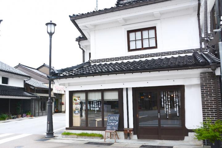 歴史情緒あふれる町並みに溶け込む古民家カフェ。富山・高岡「コンマ,コーヒースタンド」