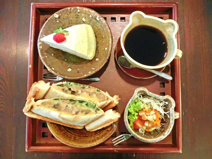 選べるうつわがかわいい 陶芸体験もできるうつわカフェ 福岡 Cafeゆう ことりっぷ