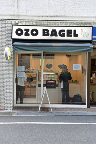 行列ができるベーグル専門店