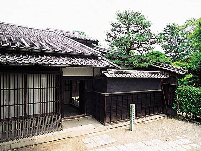本居宜長　遺愛品　古鈴形　風鎮　皇室御用達　　1780年鈴屋軒　原正山作　元箱入 楼閣山水蒔絵宝石箱 文化遺産オンライン