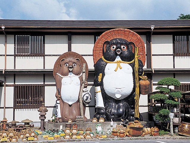 信楽陶苑たぬき村 - （滋賀県）の詳細情報 ｜ ことりっぷ