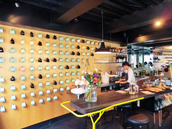 神楽坂の街並みに溶け込むニュージーランドスタイルのカフェ「Mojo Coffee」