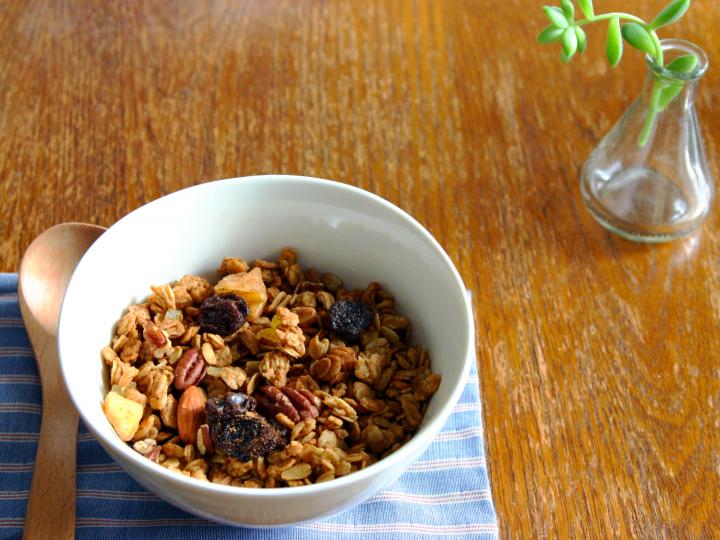 「GMT」の焼きたてグラノーラは、朝食やおやつにぴったりのヘルシーフード