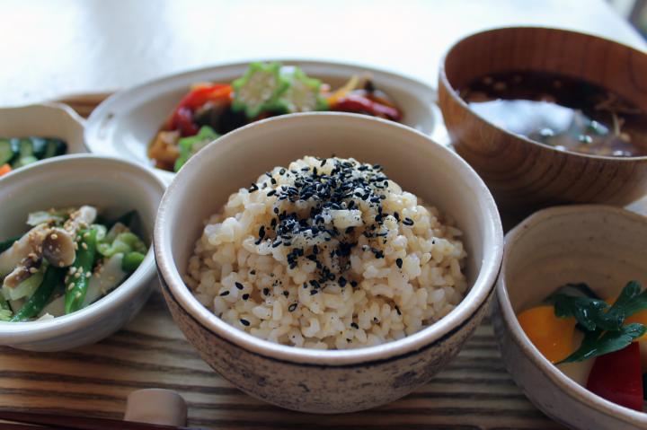 ビルの一室にあるカフェのような定食屋さん「食堂marumi-ya.」