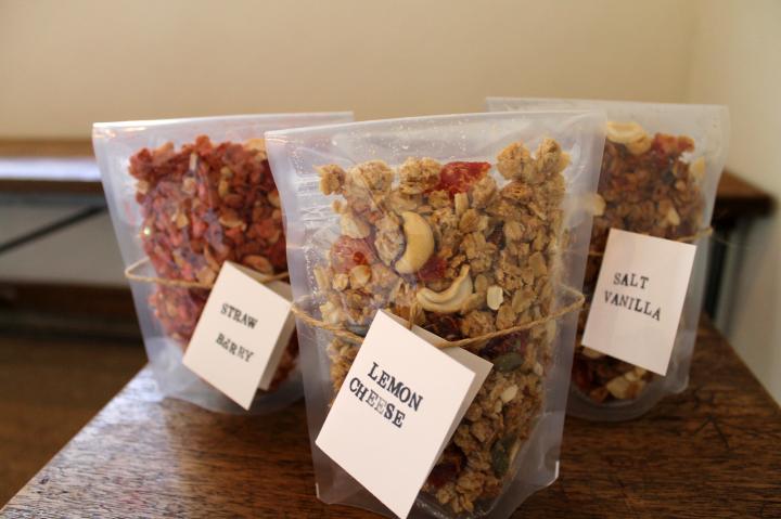 色鮮やかで組み合わせが豊富な グラノーラの専門店 ホーム アンド オーツ Home Oats ことりっぷ