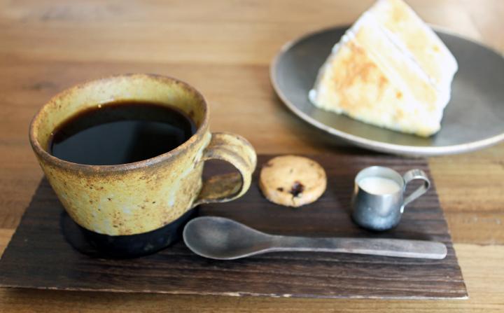 8席だけの小さなカフェ シフォンケーキ専門店 モリスケ Cafe ことりっぷ