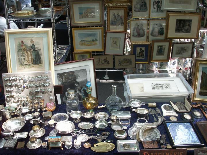 月に2度のお楽しみ 「大江戸骨董市」で古きよきものを発掘 ｜ ことりっぷ