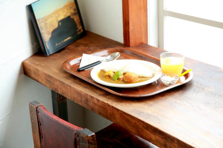 都心からひと足のばして、 海辺のくつろぎ空間「喫茶と雑貨 雀家」へ