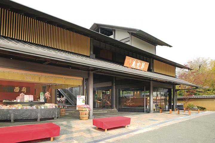 嵐山ならではの逸品がそろう商業施設「嵐山 昇龍苑」がオープン。老舗の魅力にときめきます♪