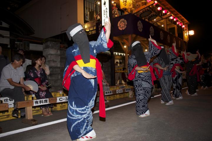 秋田の幻想的な夜祭り「西馬音内盆踊り」へ ｜ ことりっぷ
