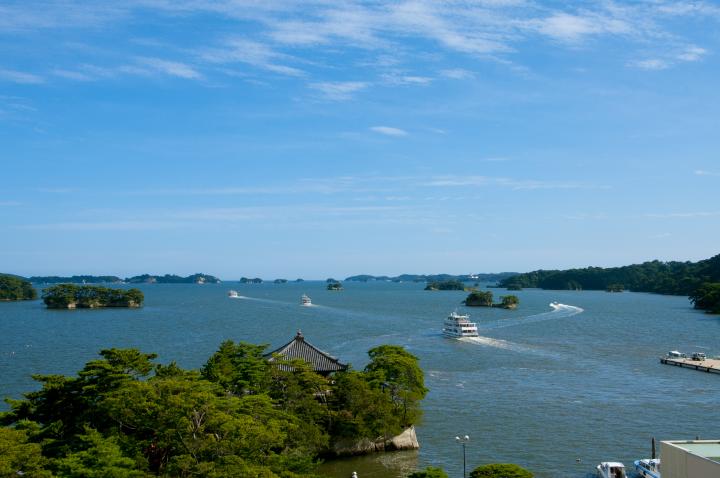 「仙台まるごとパス」を使って松島へ。やさしい潮風がそよぐ海岸通りをてくてく散歩