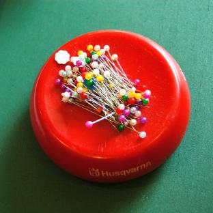 GrabbIt Magnetic Pin Cushion - Red
